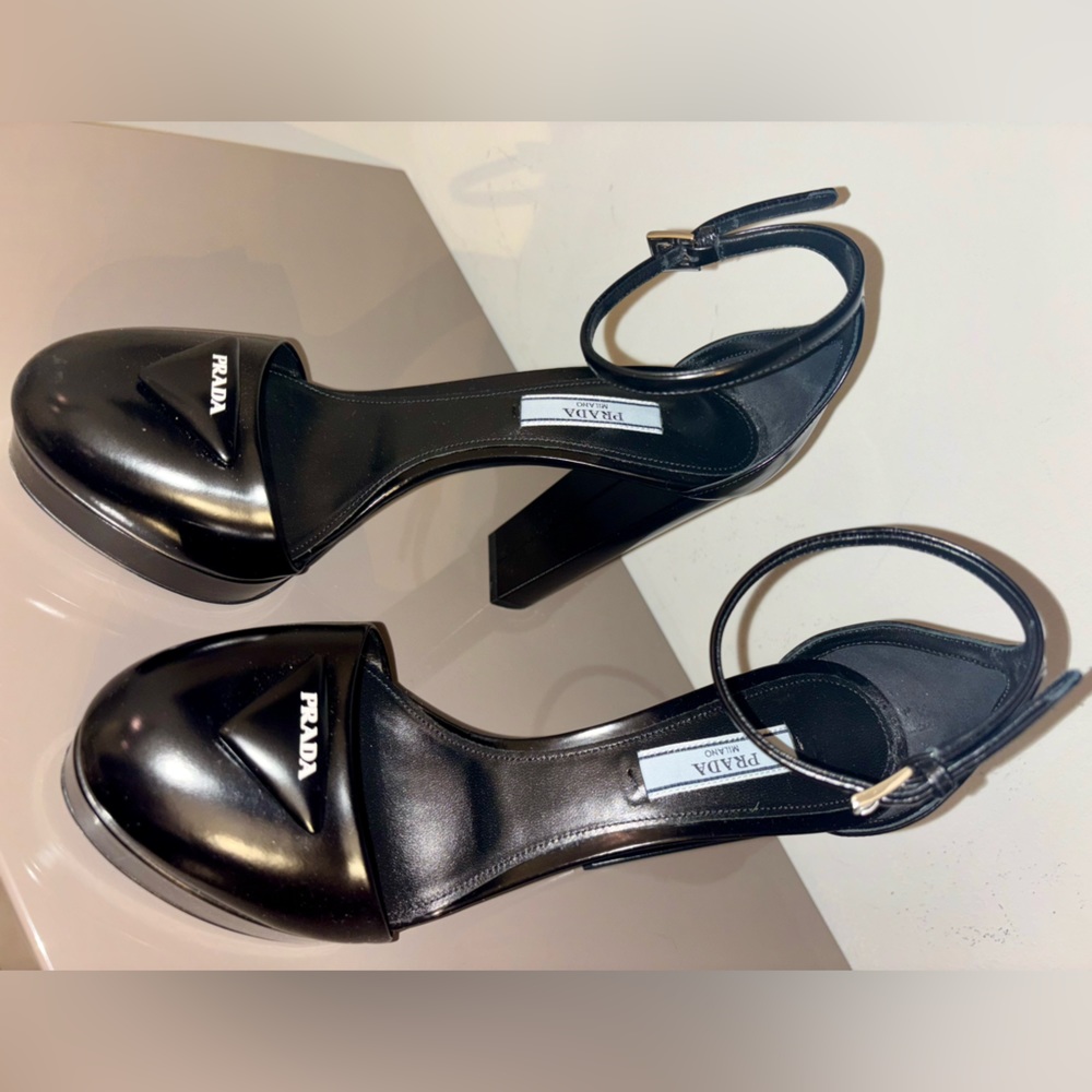 Authentic Prada Open-Sided Leather Pump, Round To… - image 8